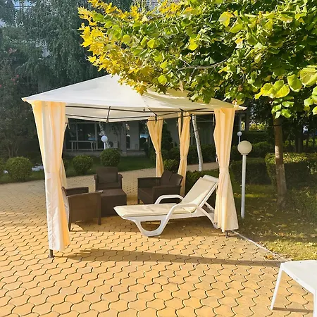 Charming 2-bed Flat With Pool View In Sunny Beach, Bulgaria Appartement