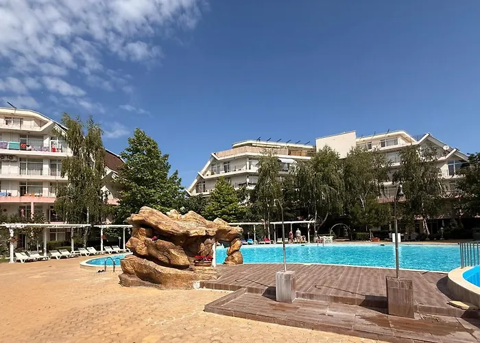 Charming 2-bed Flat With Pool View In Sunny Beach, Bulgaria