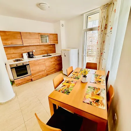 Charming 2-bed Flat With Pool View In Sunny Beach, Bulgaria דירה סאני ביץ'