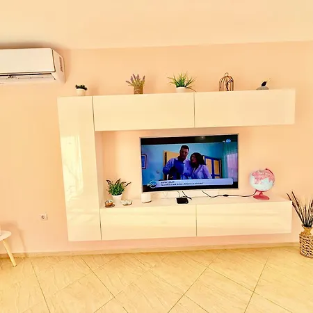 Charming 2-bed Flat With Pool View In Sunny Beach, Bulgaria *