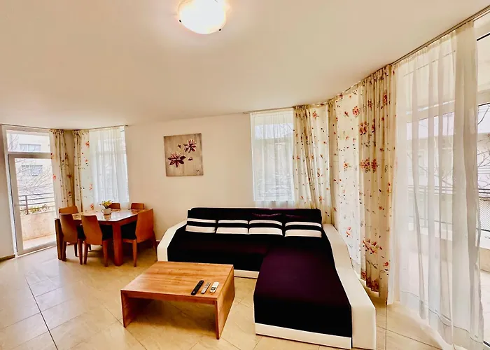 Charming 2-bed Flat With Pool View In Sunny Beach, Bulgaria Appartamento *