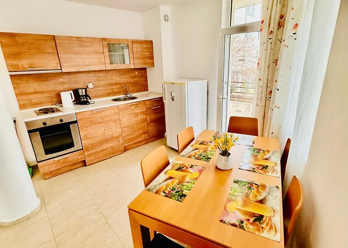 Charming 2-bed Flat With Pool View In Sunny Beach, Bulgaria Appartement Slantchev Briag