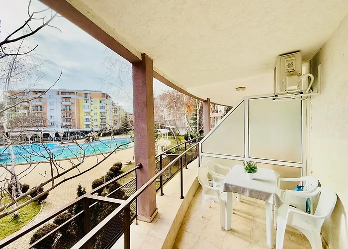 Charming 2-bed Flat With Pool View In Sunny Beach, Bulgaria Appartement Slantchev Briag